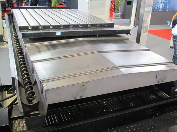 高速運(yùn)行機(jī)床防護(hù)罩